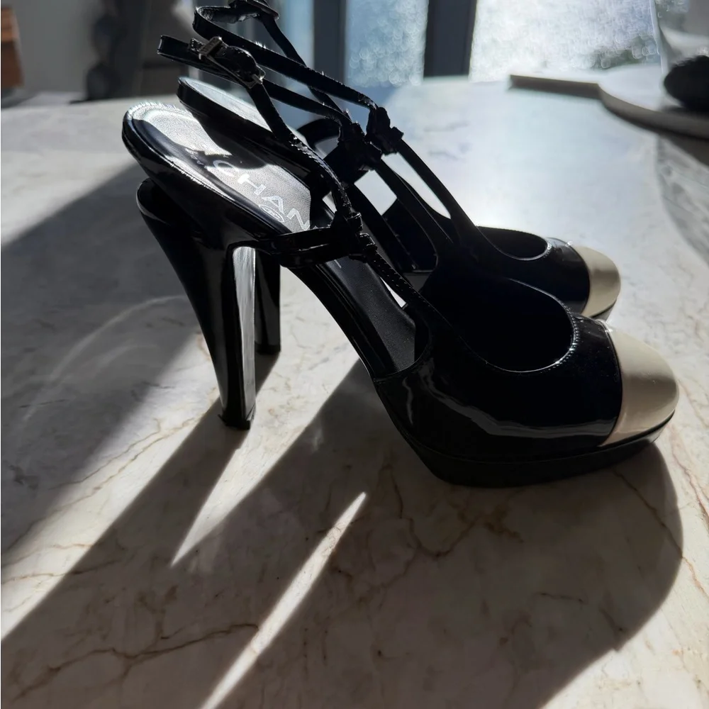 CHANEL Black and White Slingback Heel